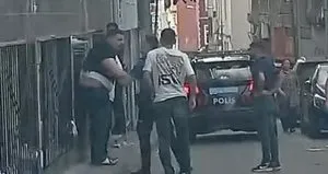 4 yaşındaki yeğeninin olduğu araca saldırdı