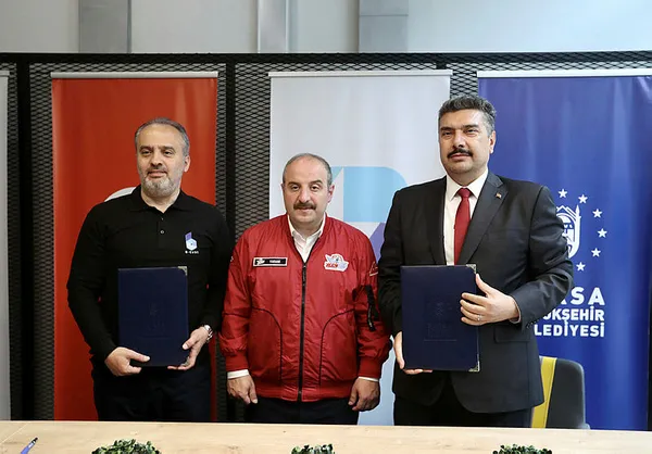 Bakan Varank’tan 7’liye tepki: Lafa gelince milletten yana oluyorlar