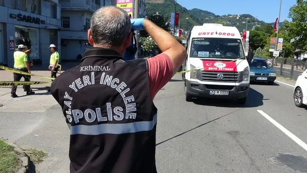 orduda-kadin-yolcu-minibusun-acik-kapisindan-yola-dustu-saglik-durumu-kritik-1662896475309.jpg Ordu’da kadın yolcu minibüsün açık kapısından yola düştü! Sağlık durumu kritik - 2