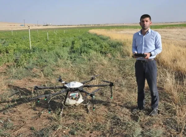 ilaclamada-drone-devri-2-milyon-800-bin-tllik-tasarruf-1655288257918.jpg İlaçlamada ‘drone’ devri! 2 milyon 800 bin TL’lik tasarruf🌾 - 5