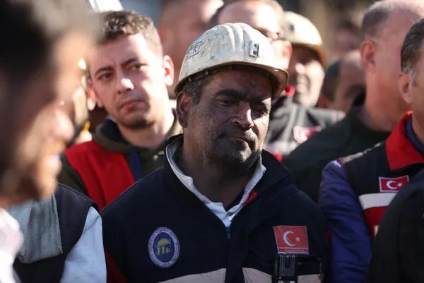 maden-kazasindan-kurtulan-madenciden-yurekleri-daglayan-paylasim-bir-ben-kaldim-1665995518113.jpg Maden kazasından kurtulan madenciden yürekleri dağlayan paylaşım: Bir ben kaldım... - 2