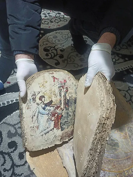sanliurfada-bizans-donemi-dini-kitap-ele-gecirildi-1640007256574.jpg Şanlıurfa'da, Bizans dönemi dini kitap ele geçirildi - 2