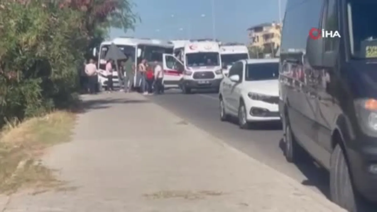 Antalya’da tur midibüsleri çarpıştı