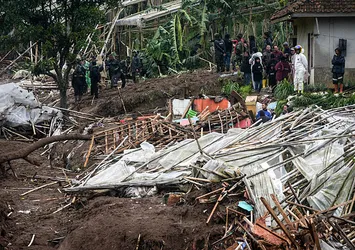 Endonezya’da heyelan: 7 ölü, 82 kayıp
