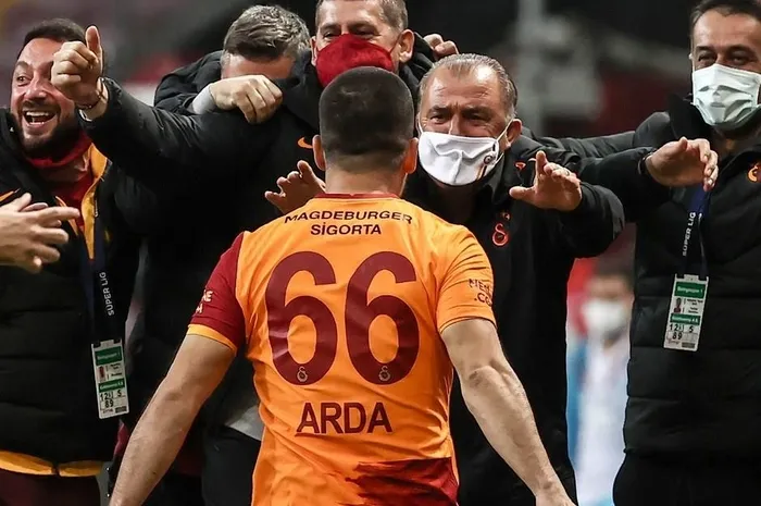 arda-turana-emre-belozoglu-modelifatih-terim-onu-sportif-direktorluk-gorevi-icin-dusunuyor-1625327368652.jpeg İşte Fatih Terim'in Arda Turan planı! Yeni sözleşme imzalanacak mı? - 3