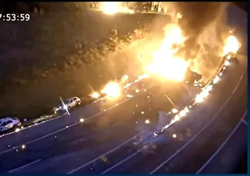 Otoyolda can pazarı tanker devrildi 6 ölü!