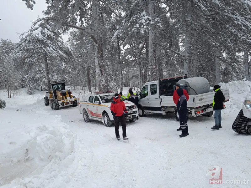 Kazdağları'nda karda mahsur kalan 17'si askeri personel 21 kişi kurtarıldı 8