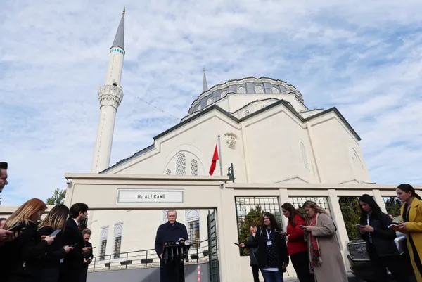 Son dakika: Başkan Erdoğan’dan cuma namazı çıkışı önemli açıklamalar | The Economist’in skandal kapağına sert tepki