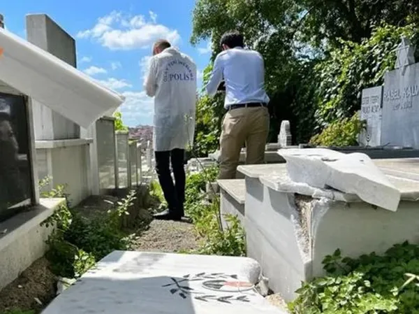 AK Parti’den Hasköy Musevi Mezarlığı’ndaki saldırıya kınama: Provokasyon yine boşa çıkarılacak