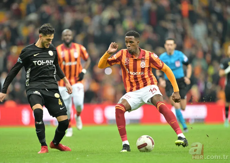 Tanguy Ndombele sosyal medyayı salladı! Şortun altına beyaz içlik giyince... 1