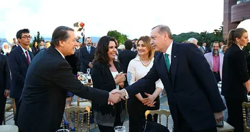 Memleketin düşmanları tarafından linç edilmeye çalışılan usta sanatçı Ahmet Özhan’dan hodri meydan