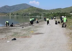 Hazar Gölü'nde çevre seferberliği! 12 ton atık toplandı