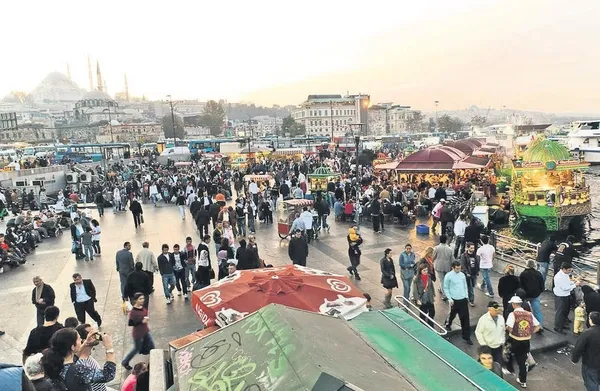 1681787182947.jpeg Çarşı pazarda bayram coşkusu! Alışveriş trafiği hızlandı - 1