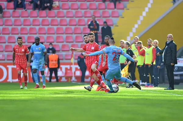 Kayserispor evinde Antalyaspor ilk yarıda devirdi! Kayserispor-Antalyaspor 0-2 MAÇ SONUCU