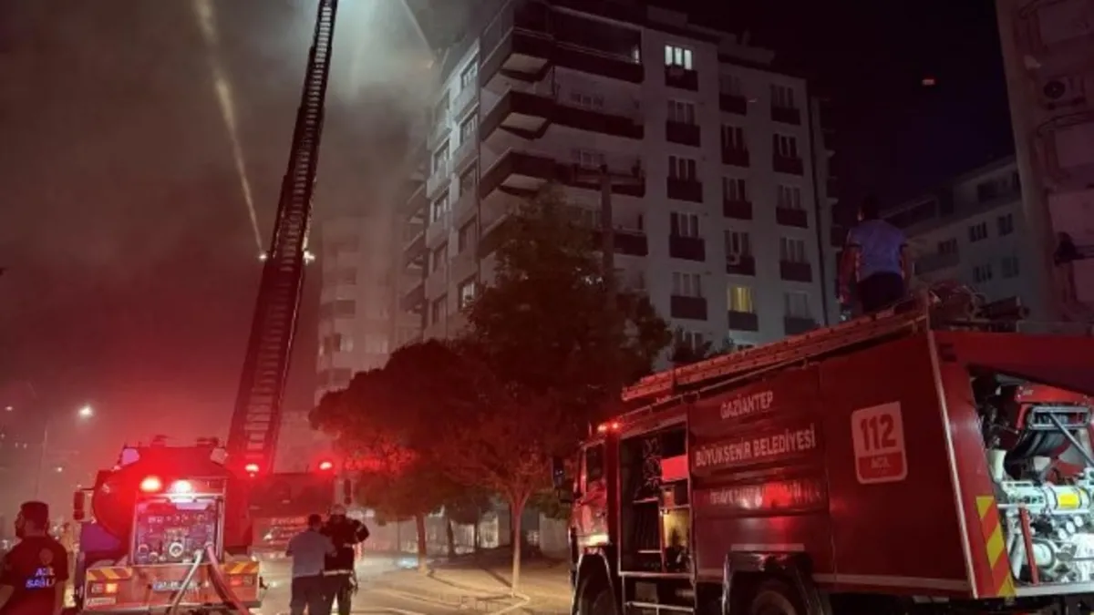 Gaziantep'te binada korku dolu anlar: Yangın ekipleri alarma geçirdi