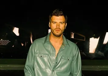 Baba-oğul günü! Kıvanç Tatlıtuğ minik oğlu Kurt Efe'yle görüntülendi!