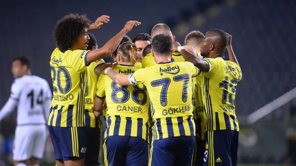 canli-i-fenerbahce-sivasspor-canli-anlatim-izle-sampiyonluk-yilinda-kritik-mac-1620749418874.jpg Fenerbahçe: 1 - Sivasspor: 2 MAÇ SONUCU | Kanarya şampiyonluk yolunda geriye düştü - 3