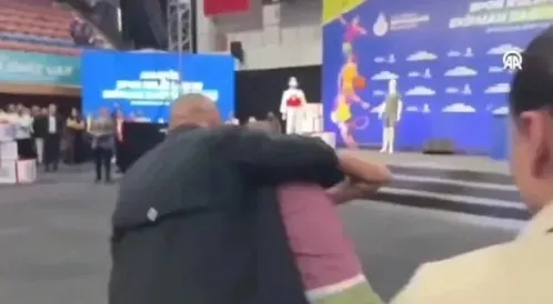 CHP’li İmamoğlu’nun korumalarından önce hırpalama sonra tehdit! O engelli vatandaş yaşadıklarını anlattı