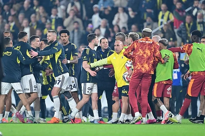 alman-panzerine-duran-yaniti-kadikoyde-kazanan-cikmadi-mac-sonucu-fenerbahce-1-1-galatasaray-1764617306641.jpeg Fotoğraf (AA)