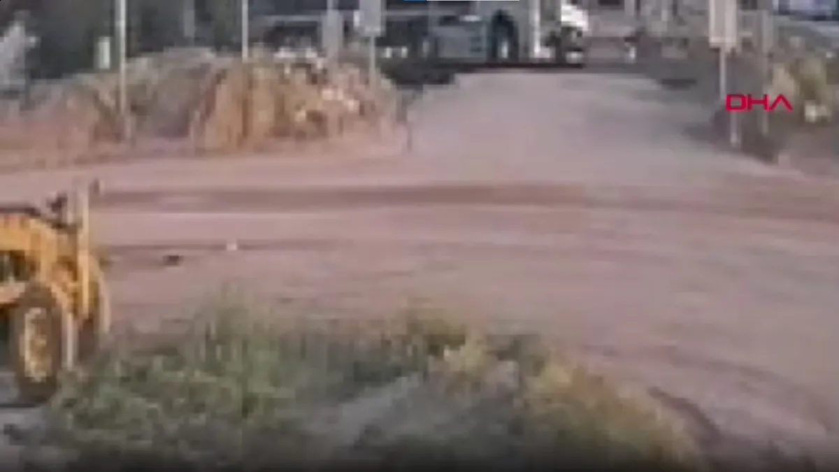 Süt tankeriyle minibüs çarpıştı: 4 yaralı