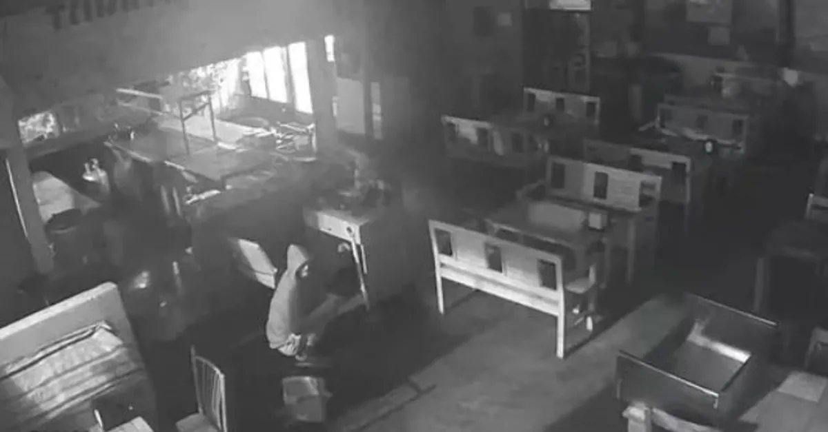 Akşam tost yedi gece soydu