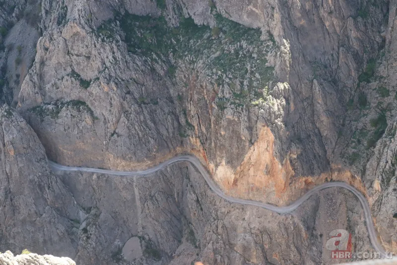 Dünyanın en tehlikeli yolu Türkiye'de! Yapımı 132 yıl sürdü 13