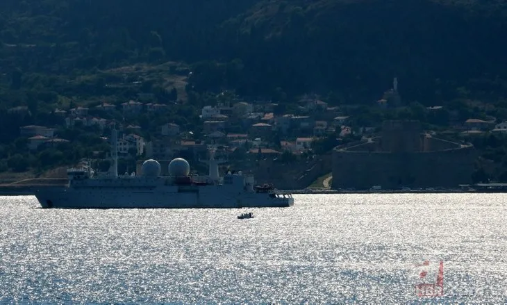 Fransız zırhlı istihbarat gemisi Çanakkale Boğazı’ndan geçti! Dikkat çeken görüntü