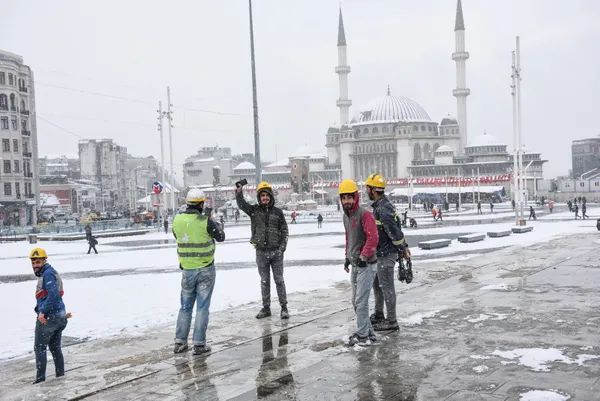 istanbul-aybar-kar-firtinasina-hazir-istanbul-valiligi-tedbirleri-tek-tek-acikladi-1646744617813.jpg İstanbul Aybar kar fırtınasına hazır! İstanbul Valiliği tedbirleri tek tek açıkladı
