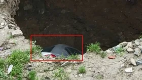 Yer yarıldı araç içine girdi! Sahibinden şoke eden tepki: Üzülmedim kurtulduğuma sevindim