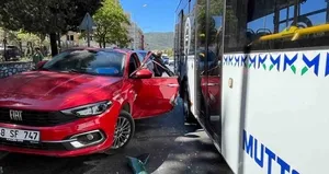 Açtığı kapıya belediye otobüsü çarptı