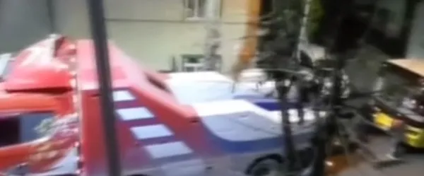 1671441194315.jpg 2 İETT otobüsü yolda kaldı! Trafikte sürücüler zor anlar yaşadı - 3