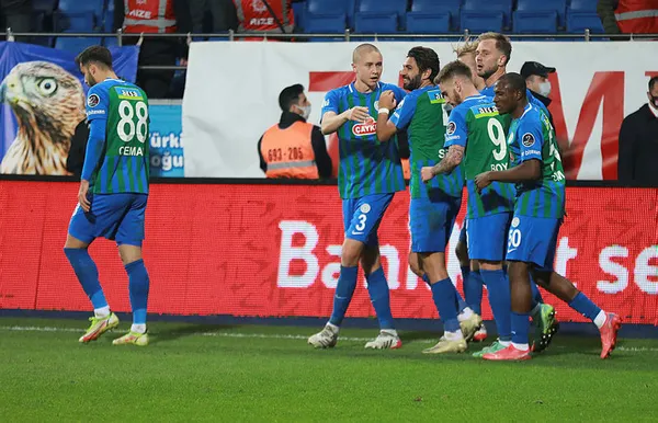 caykur-rizespor-2-besiktas-2-mac-sonucu-kara-kartal-rizede-yarali-1641751677770.jpg Çaykur Rizespor: 2 - Beşiktaş: 2 MAÇ SONUCU | Kara Kartal Rize'de yaralı - 3