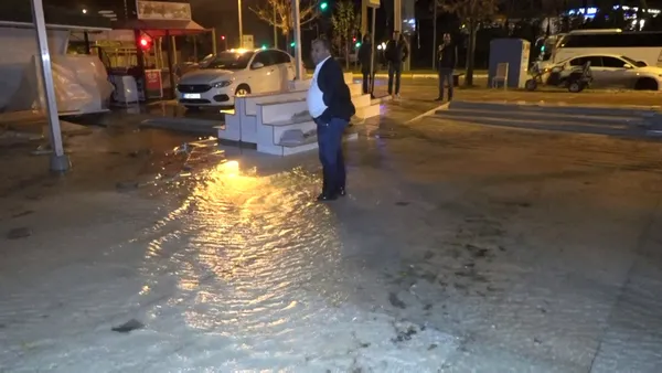 1607915293064.jpg Antalya'da sağanak nedeniyle birçok iş yerini su bastı - 4