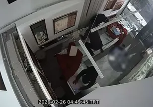 2 dakikada 18 milyon liralık soygun: Dükkanı soyulurken canlı izledi