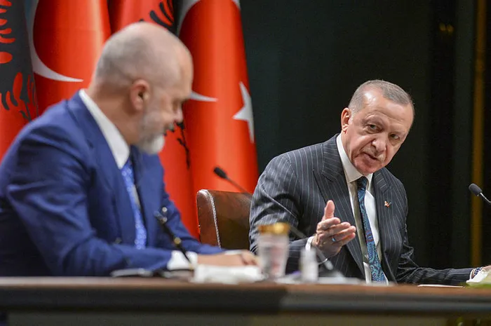 FETÖ’ye neşter! Arnavutluk Başbakanı Edi Rama kararı duyurdu