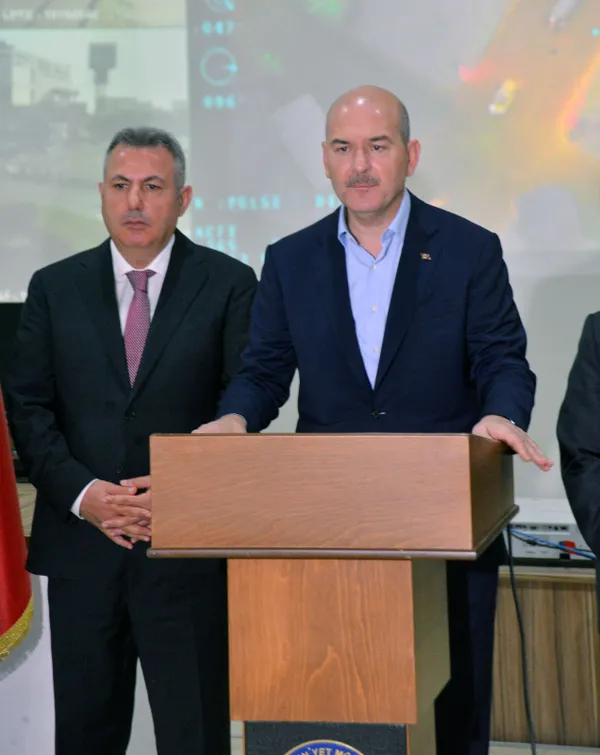 Adana’da ’Kökünü Kurutma Operasyonu’ İçişleri Bakanı Süleyman Soylu canlı yayında duyurdu