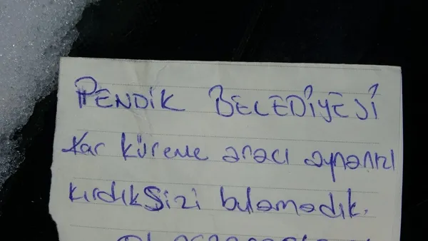pendik-belediyesinin-kar-kureme-ekibinin-notu-gundem-oldu-sizi-bulamadik-1613637436747.jpg Pendik Belediyesi'nin kar küreme ekibinin notu gündem oldu: 'Sizi bulamadık..." - 1