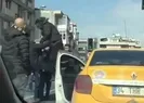 Taksiciye uçan tekmeli saldırı kamerada