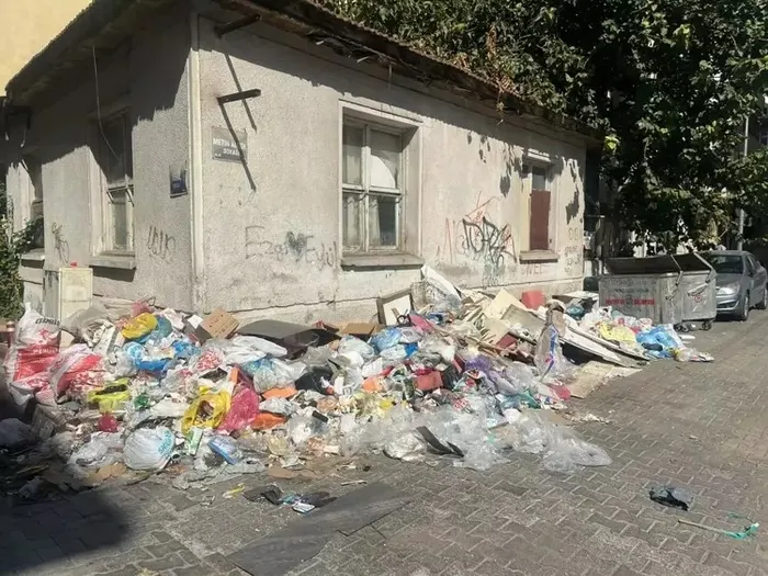 karsiyakada-degismyen-manzara-eylem-bitti-copler-yine-toplanmadi-1758987815327.jpeg (Foto: DHA)