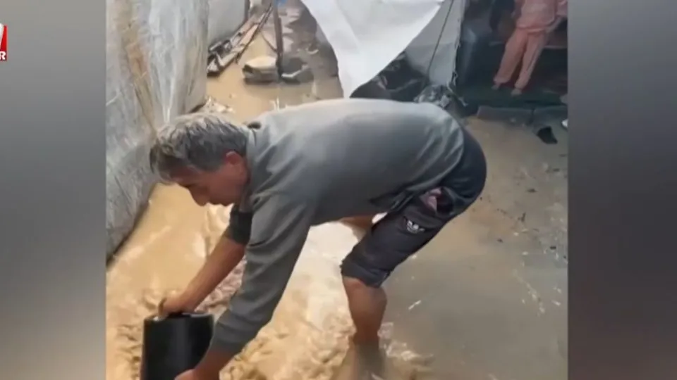 Gazze’de çadırları su bastı