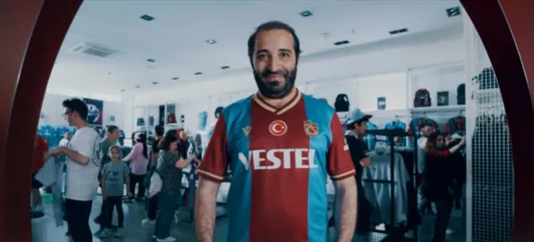 trabzonspor-taraftari-formalara-akin-etti-dudak-ucuklatan-gelir-1671604874456.jpg Trabzonspor taraftarı formalara akın etti! Dudak uçuklatan gelir - 3