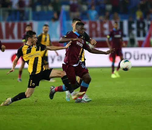 Trabzonspor, AEK'yı eleyerek gruplara kaldı - 1