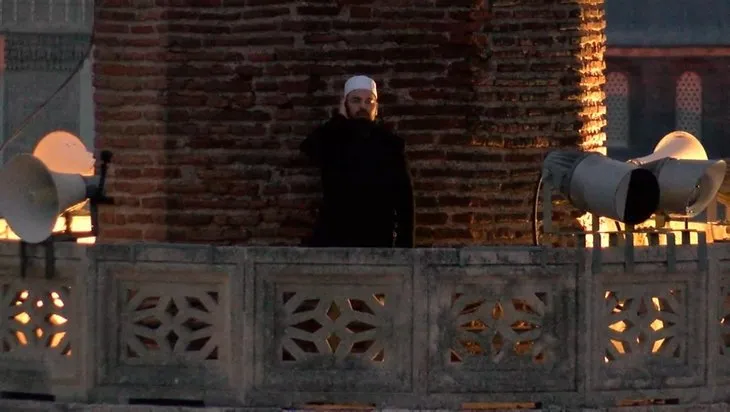 Ayasofya Camii'nden ilk iftar için ezan okundu