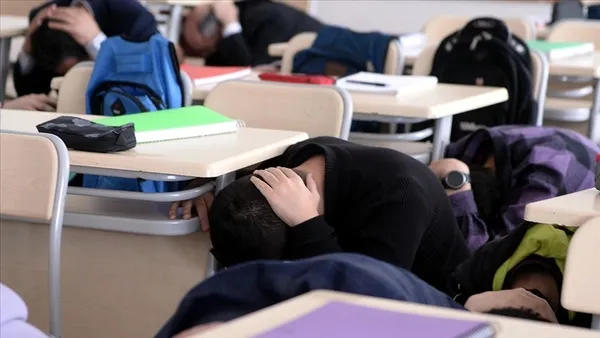 1668200308091.jpg Gözler saat 18.57'de! Türkiye'de 81 ilde dev deprem tatbikatı! Telefonlara o mesaj gelecek... Deprem anında ne yapmalı? AFAD Başkanı açıkladı - 8