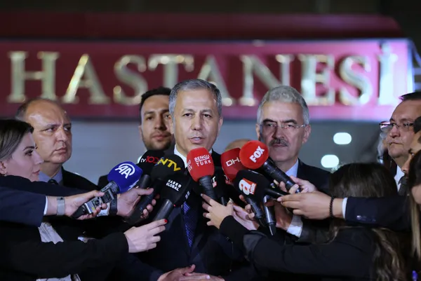 İçişleri Bakanı Ali Yerlikaya’dan yaralı polislere ziyaret! Başkan Erdoğan yaralı polislerle görüştü