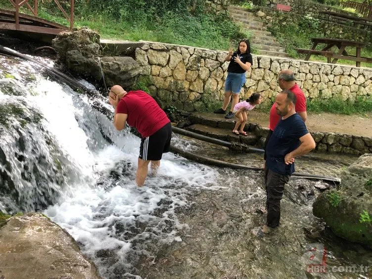 TERMOMETRELER 43,5 DERECEYİ GÖSTERDİ! ADANALILARIN SICAKLA MÜCADELESİ...