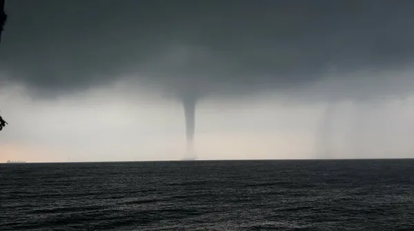 deniz-ulasimina-hava-engeli-vapur-seferleri-gecici-olarak-durduruldu-1613488064231.jpg Deniz ulaşımına hava engeli! Vapur seferleri geçici olarak durduruldu - 2