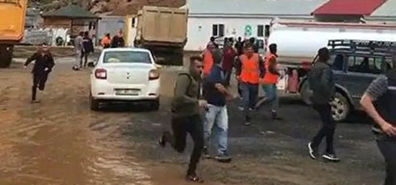 Son dakika: Rize'de heyelan anı kamerada
