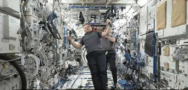 Türkiye’nin ilk astronotu Alper Gezeravcı’dan mikro yer çekimi ortamında deney