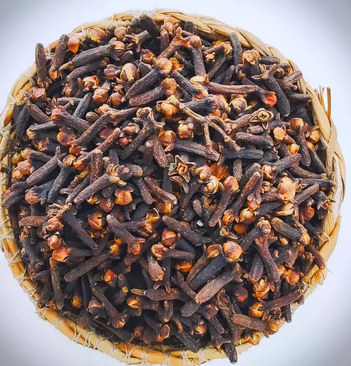 Karanfilin hiç bilmediğiniz faydası! Çaya 3 adet atıp içerseniz...